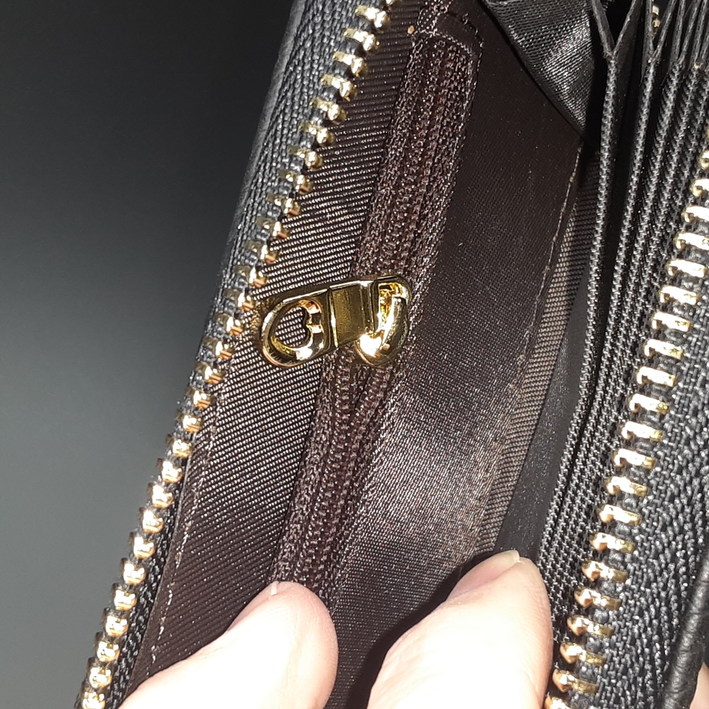 Black Bee Cardholder - Picture 3 of 9